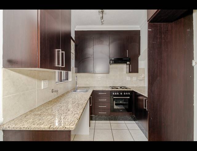 2 BEDROOM DUPLEX TO LET IN LONEHILL